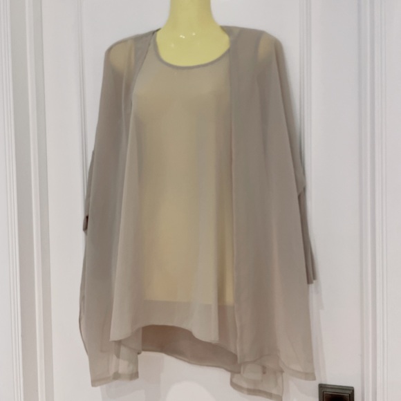 Clearance 💯NWOT** Set 2 piece Separated top and light jacket - Picture 4 of 11